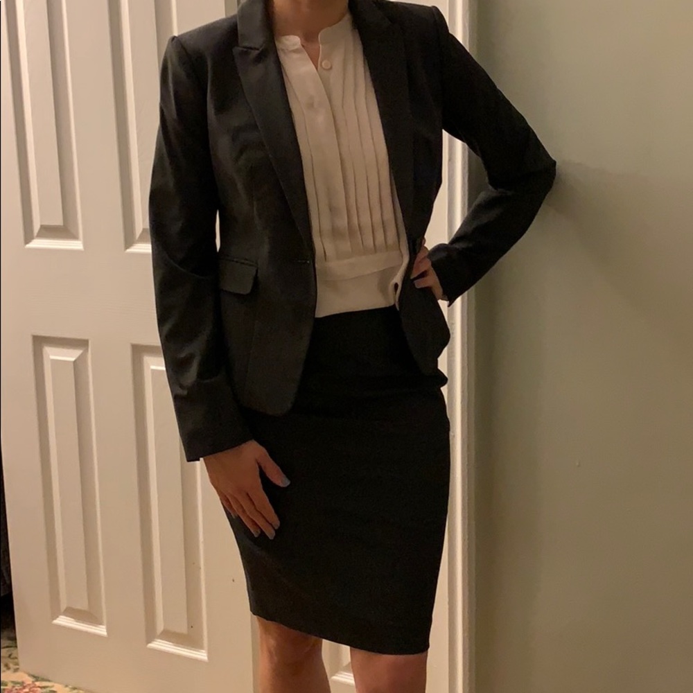 Perfect condition grey Ann Taylor 2 piece suit!